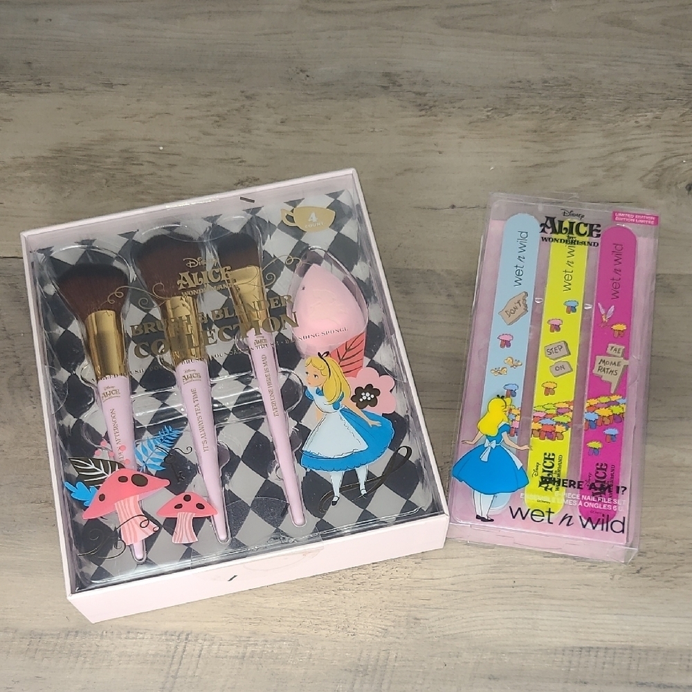 🆑️Disney Alice Makeup Brush Collection And Nile File Set